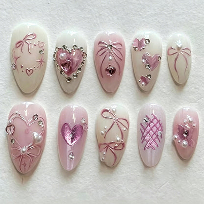 Kunstnagelset mit romantischen Schleifen- und Herzdesigns Brehn