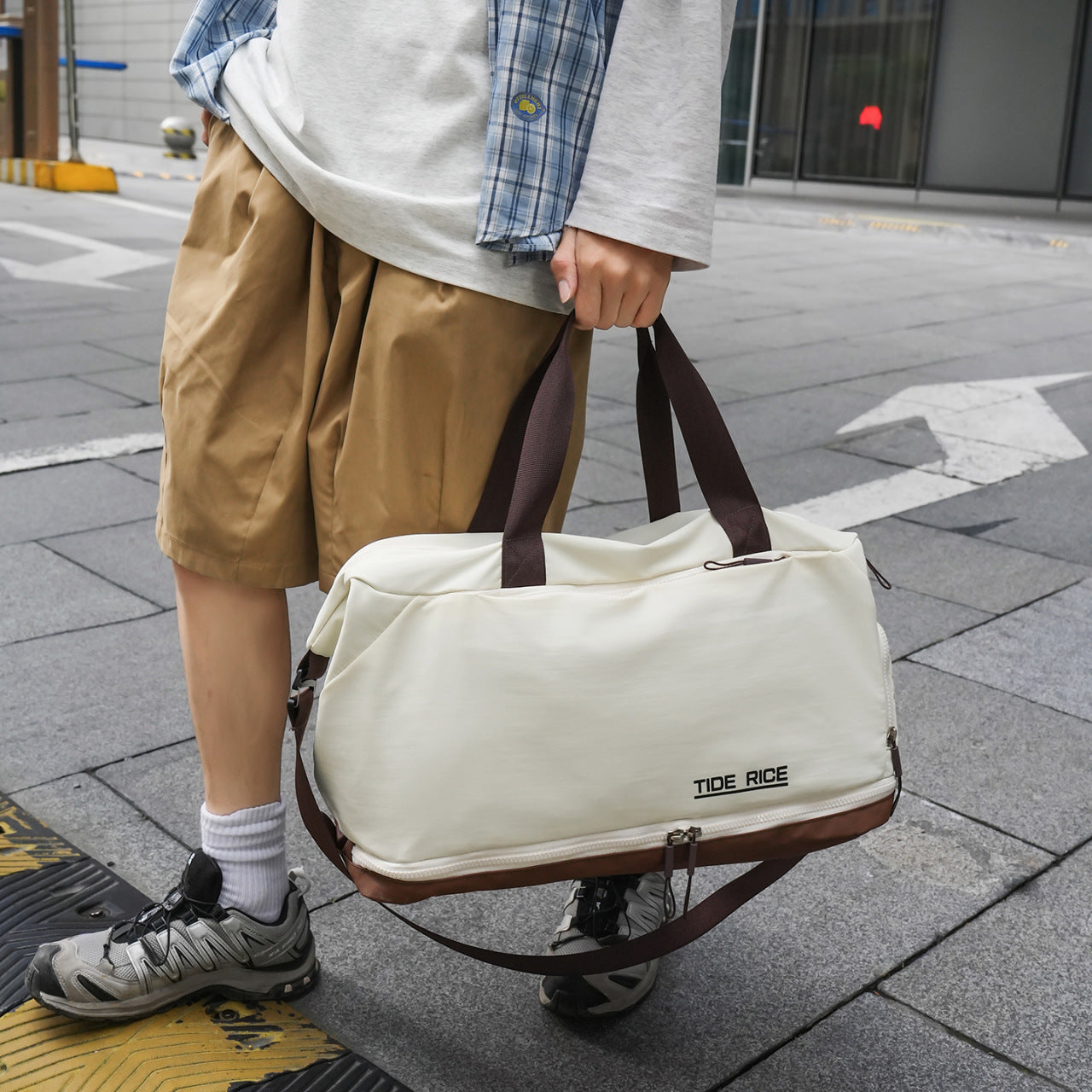 Sportliche Reisetasche Mit Mehreren Funktionalen Fächern Brehn
