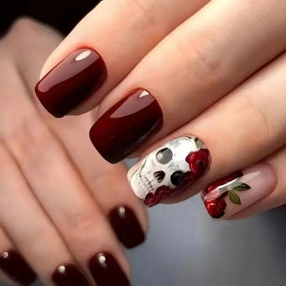 Künstlerisches Totenkopf- und Rosen-Nageldesign Brehn