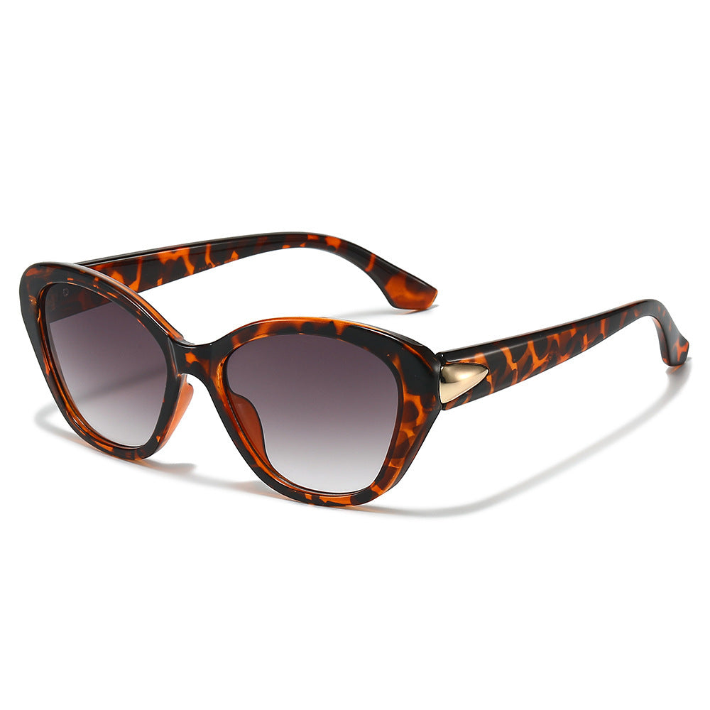Stilvolle Cat-Eye-Sonnenbrille mit elegantem Gold-Detail Brehn