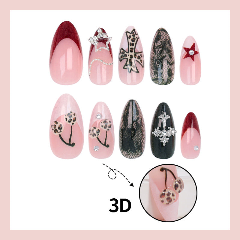 Kunstnagelset mit glamourösen Designs und hochwertigen Verzierungen Brehn