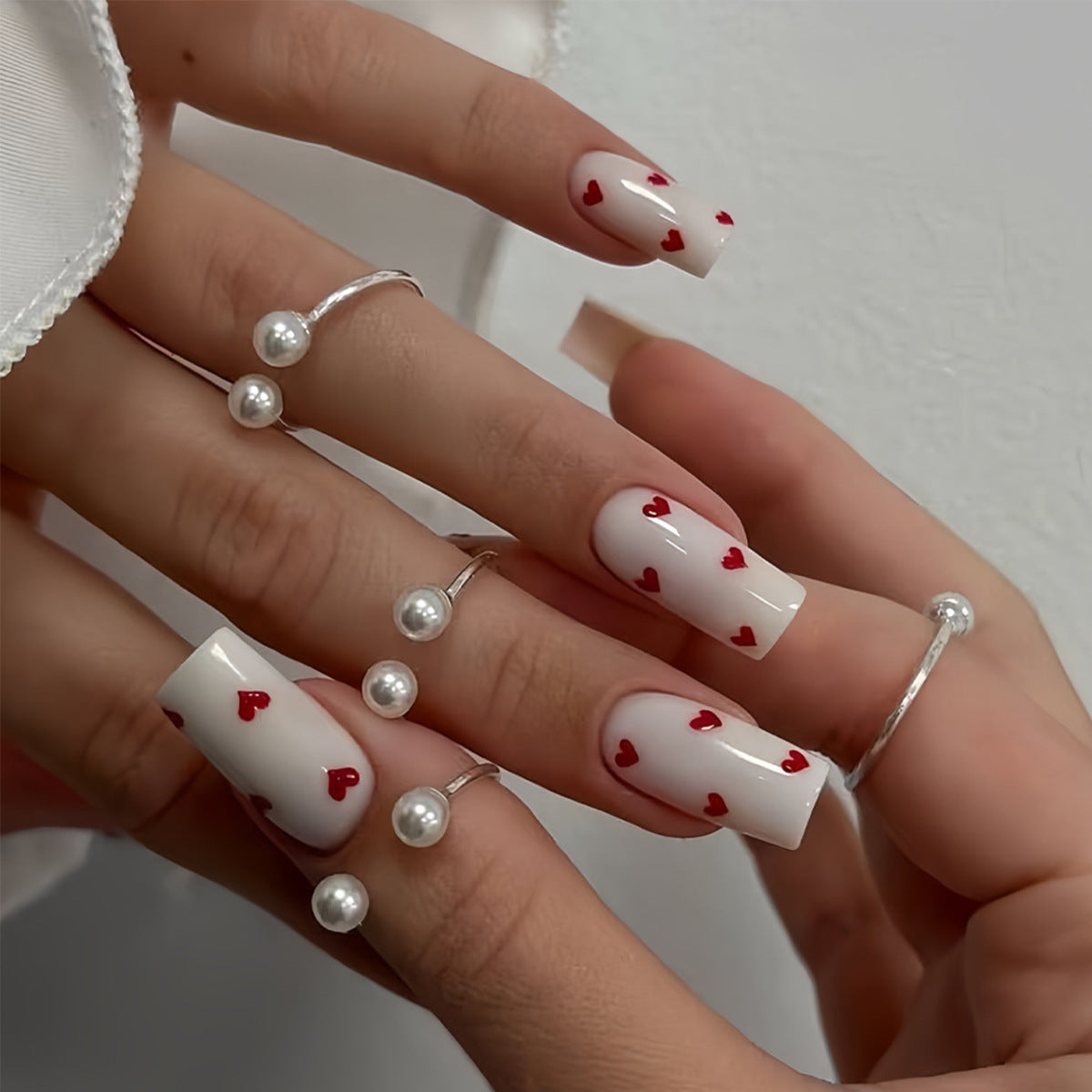 Künstlerisches Herz-Themen Press-On Nagelset Brehn