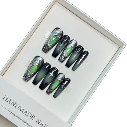 Künstlerisches Press-On-Nagelset mit kreativem metallic Wirbel-Design