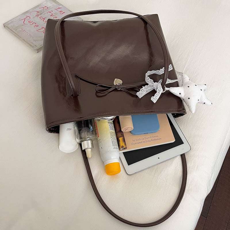 Glänzende Tote Bag mit Herz-Anhänger