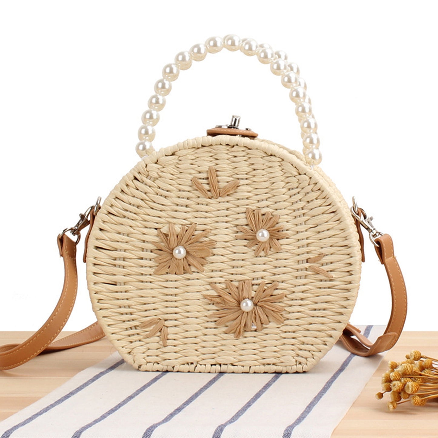 Runde Basttasche mit Perlenverzierung Brehn