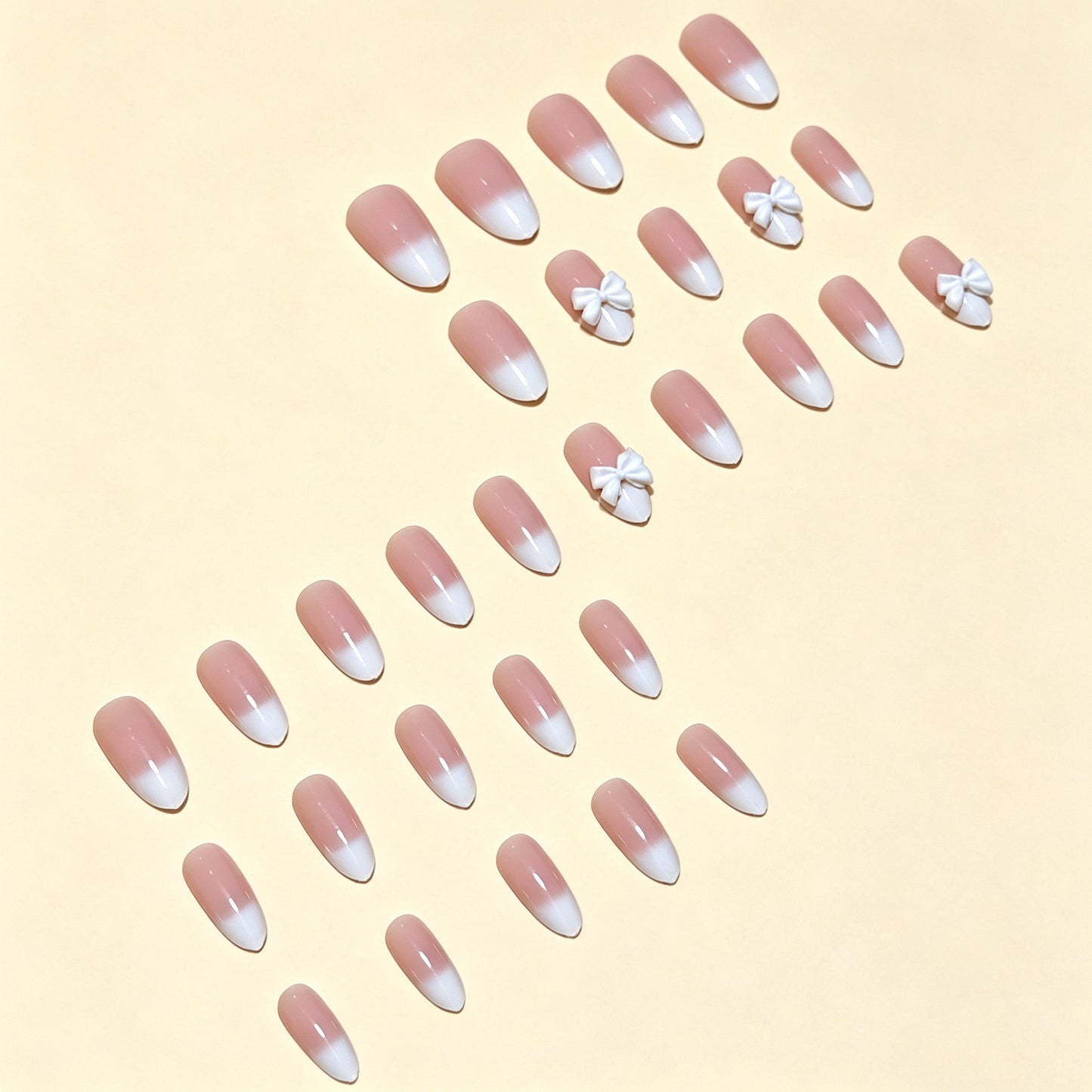 Elegante French Tip Press-On Nagelkollektion Brehn