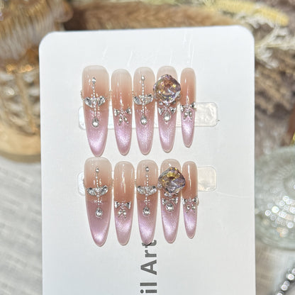 Dekorative, mit Strass veredelte Stiletto Press-On Nägel Brehn
