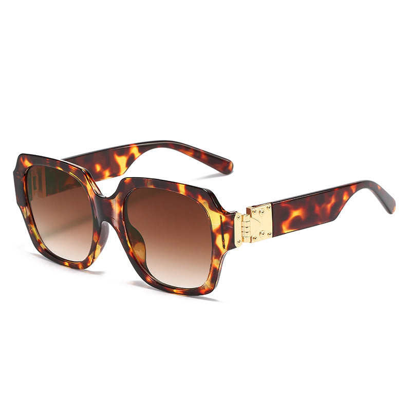Damen modische oversized Sonnenbrille mit luxuriösen Metallelementen Brehn