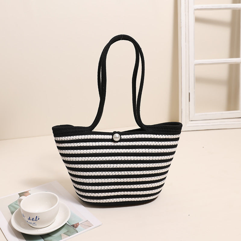 Trendige Basttasche mit Stilvollem Streifenmuster Brehn