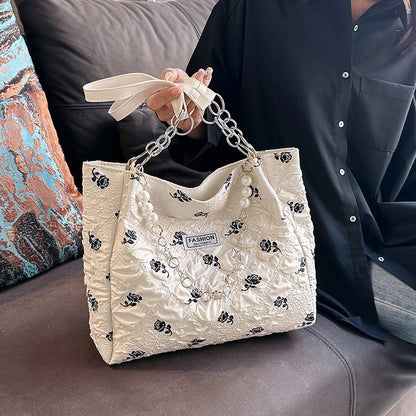 Blumengeschmückte Handtasche