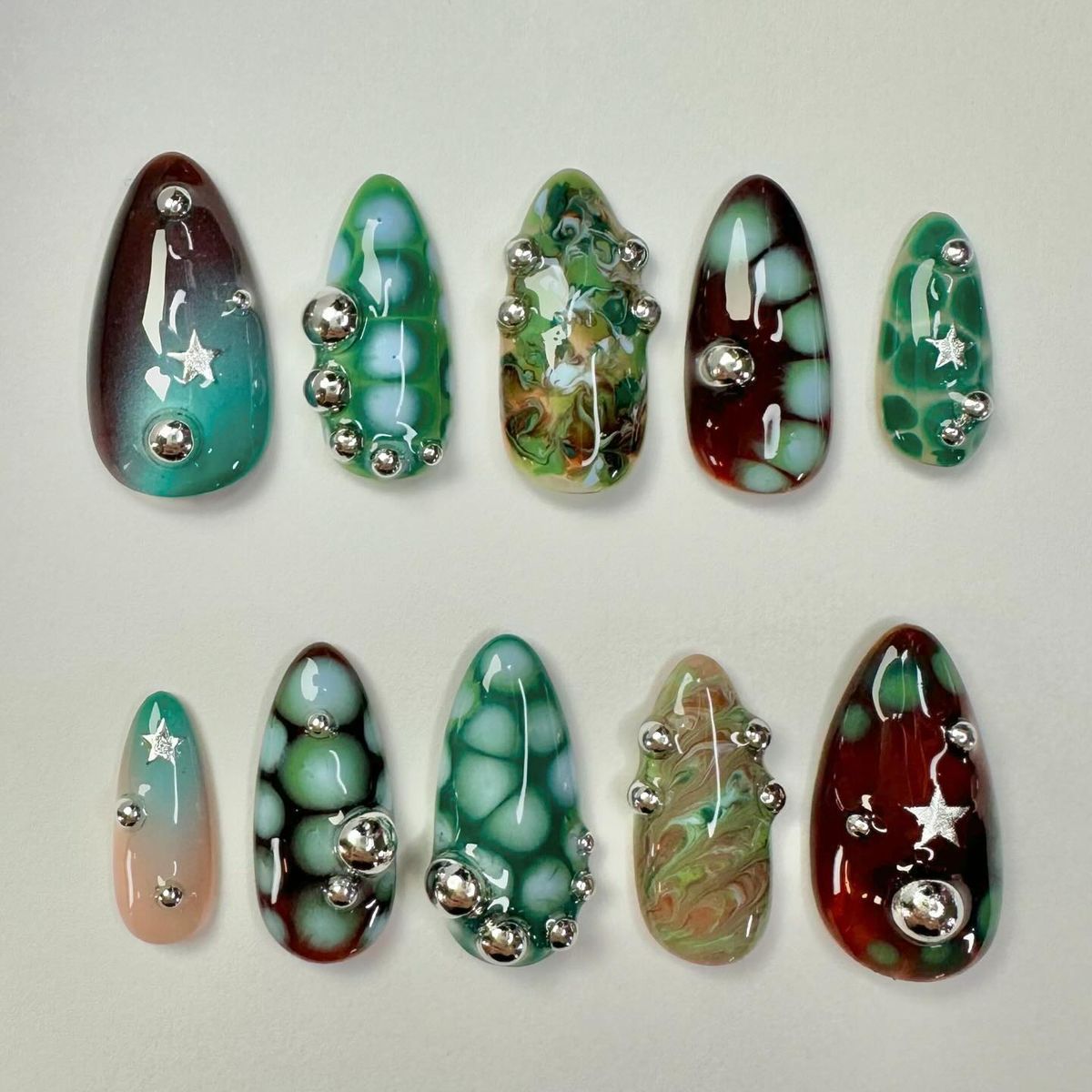 Elegante Kunstnägel mit Botanischen Designs Brehn