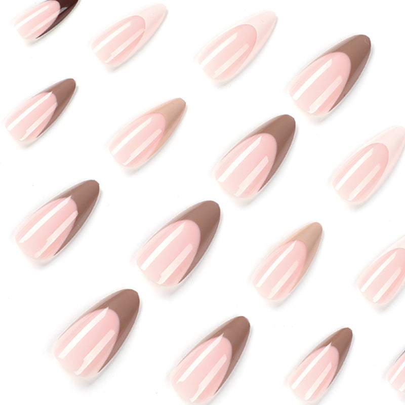 Kunstvolle Gel-Nägel mit elegantem Farbverlauf und modischem Akzent Brehn