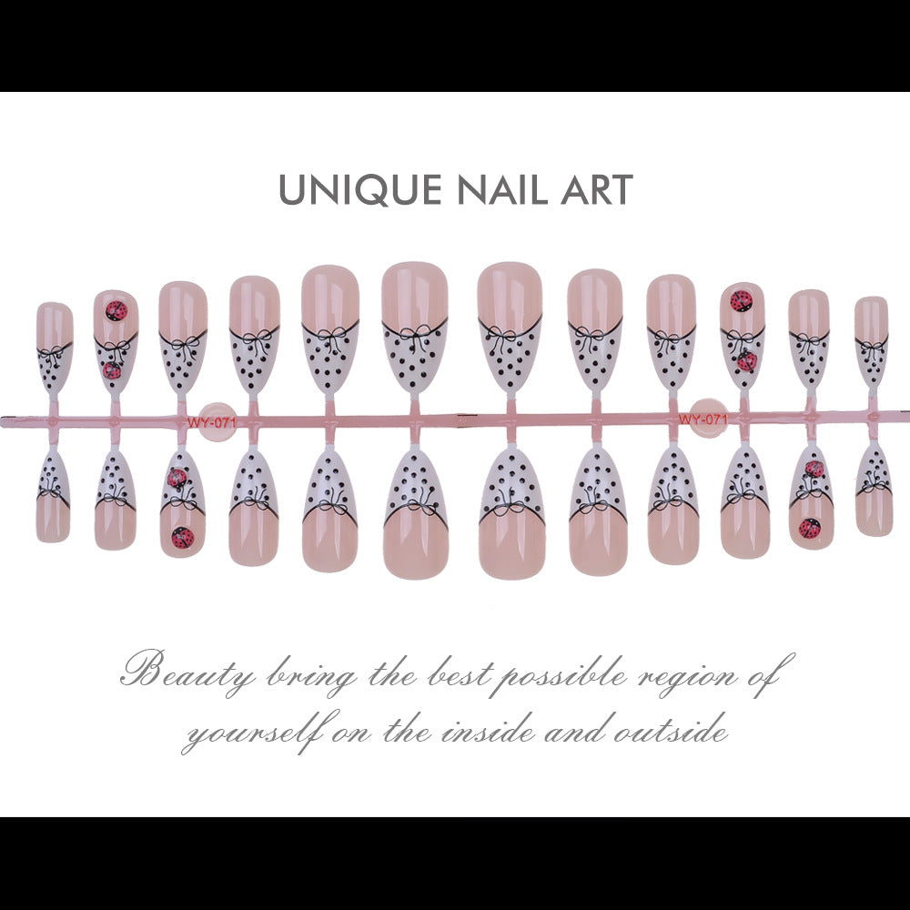 Elegante künstlerische Press-On-Nagelset Brehn