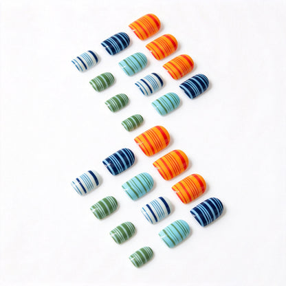 Gestreiftes Nagelkunstdesign