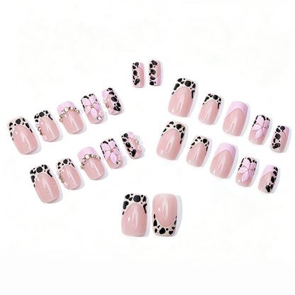 Kunstnagelset mit eleganten Blumen- und Spitzendesigns Brehn