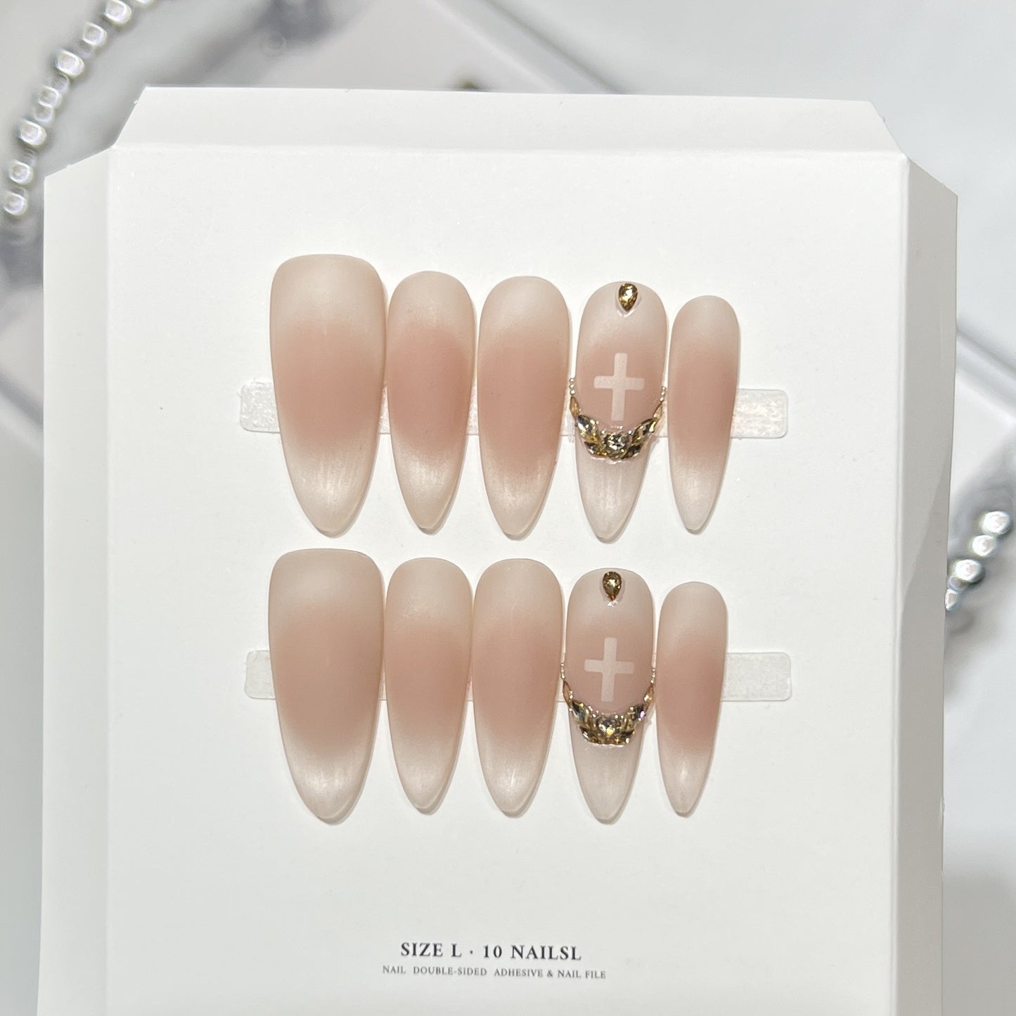Premium Press-On Nail Art Set mit elegantem Herz- und Blattdesign Brehn