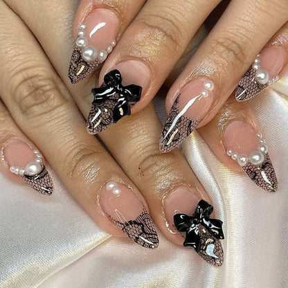 Elegantes Spitzen-Design Nail Art Brehn