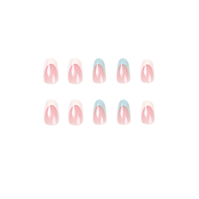 Kunstvolle Nagelkunst mit französischem Design Brehn