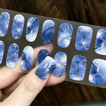 Künstlerische Aquarell-Nagelwickel