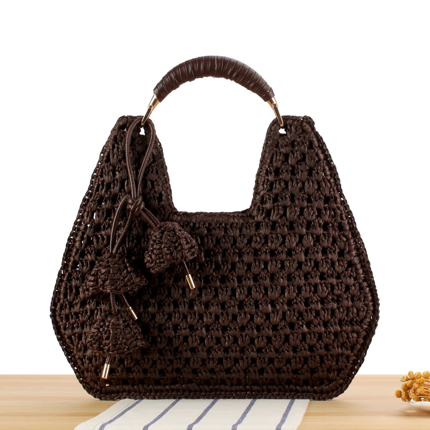 Handtasche Aus Handgearbeitetem Naturmaterial mit Einzigartigem Quastenanhänger Brehn