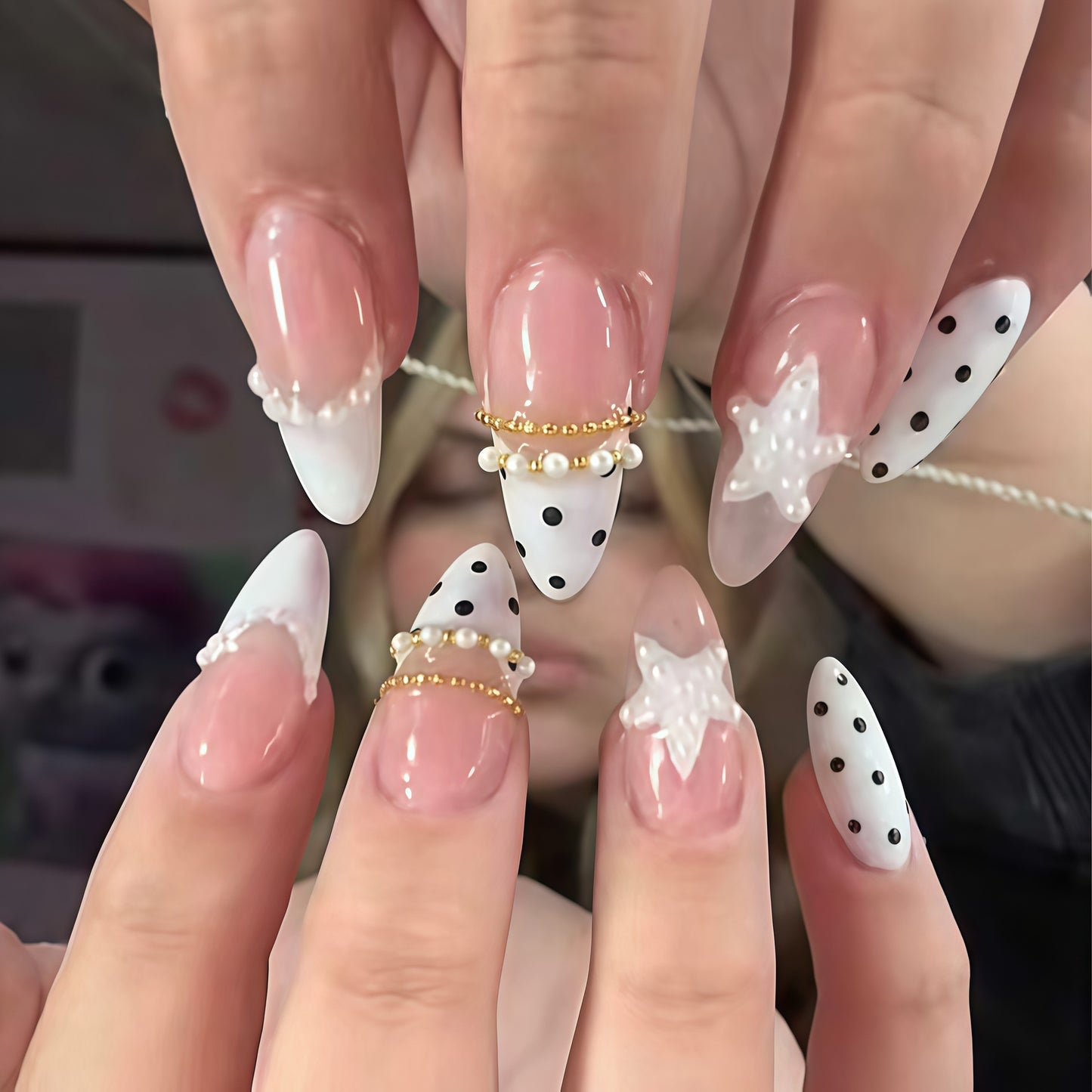 Stylische dekorative Stiletto-Nagelverlängerungen Brehn