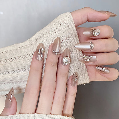 Stylische Press-On-Nageltips mit Leopardendesign Brehn