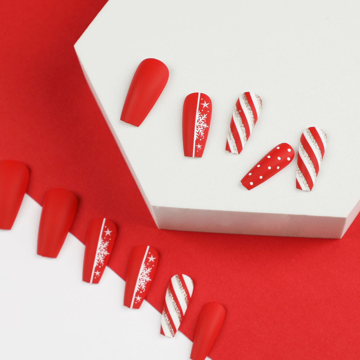 Kunstvolle Nagelverlängerungen im festlichen Design Brehn