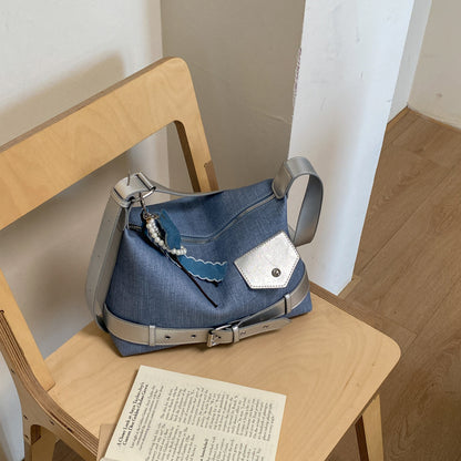 Lässige Denim-Schultertasche