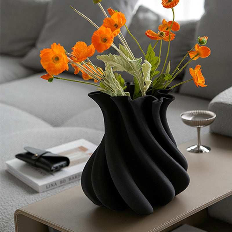 Künstlerische wellenförmige dekorative Vase