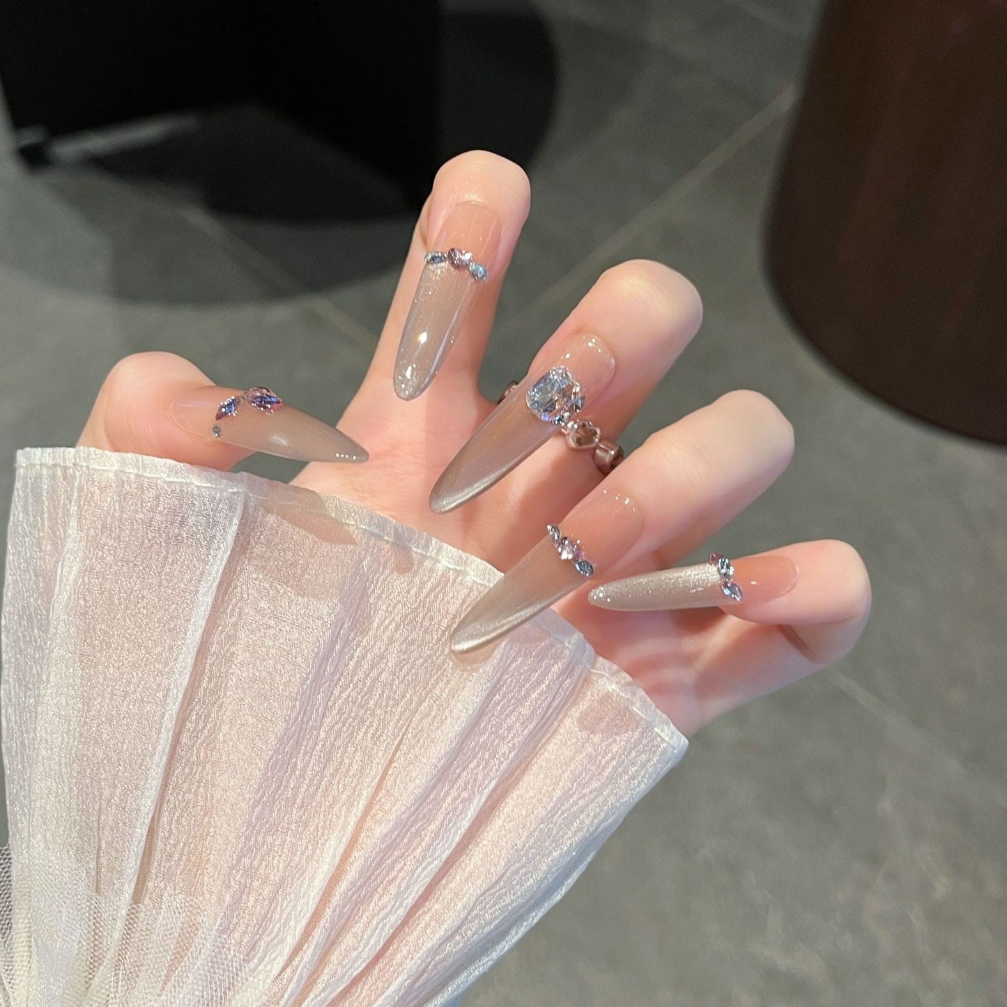 Künstlerische mit Strass besetzte Press-On Nagelverlängerungen Brehn