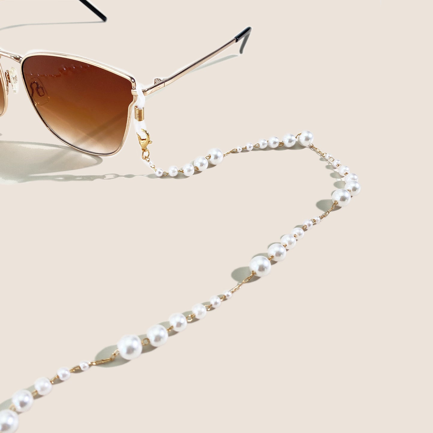 Elegante mit Perlen akzentuierte Brillen Kette Brehn