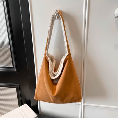 Gemütliche Faux Suede Schultertasche