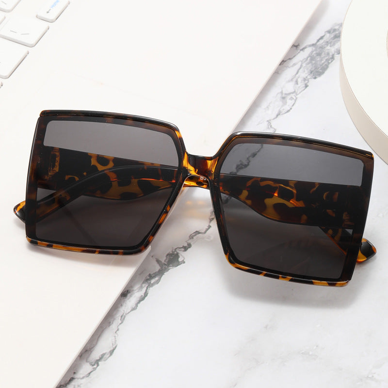 Damen Oversized-Sonnenbrille mit luxurious Detail Brehn