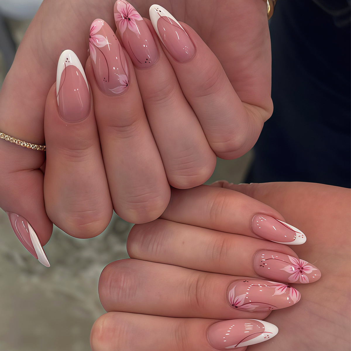 Künstlerische florale Nagelspitzen Brehn