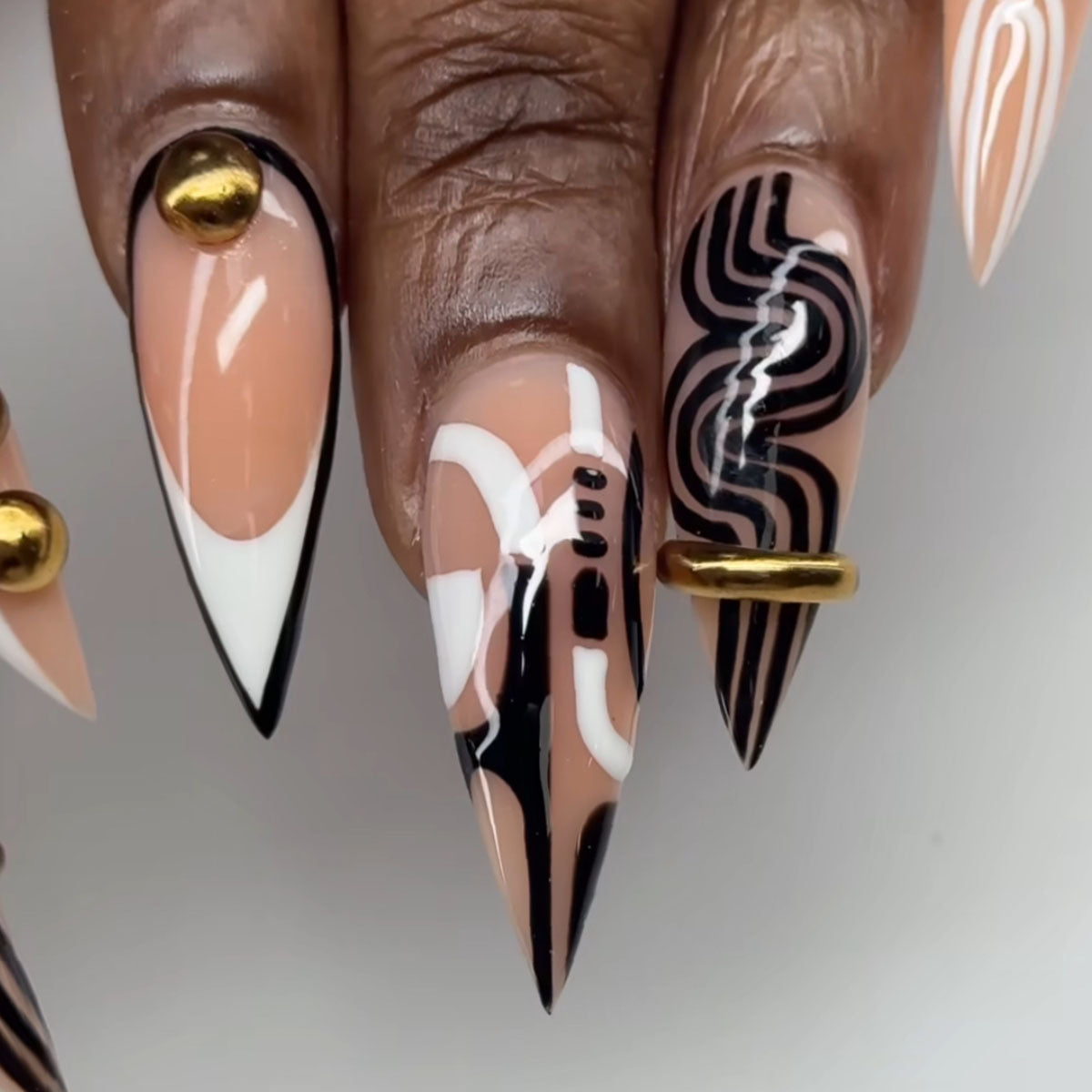 Dekorative Stiletto Press-On Nagelkunst Erweiterungen Brehn
