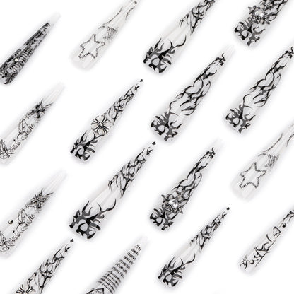 Kunstvolle Stiletto-Nägel mit Gothic-Muster und Verzierungen Brehn