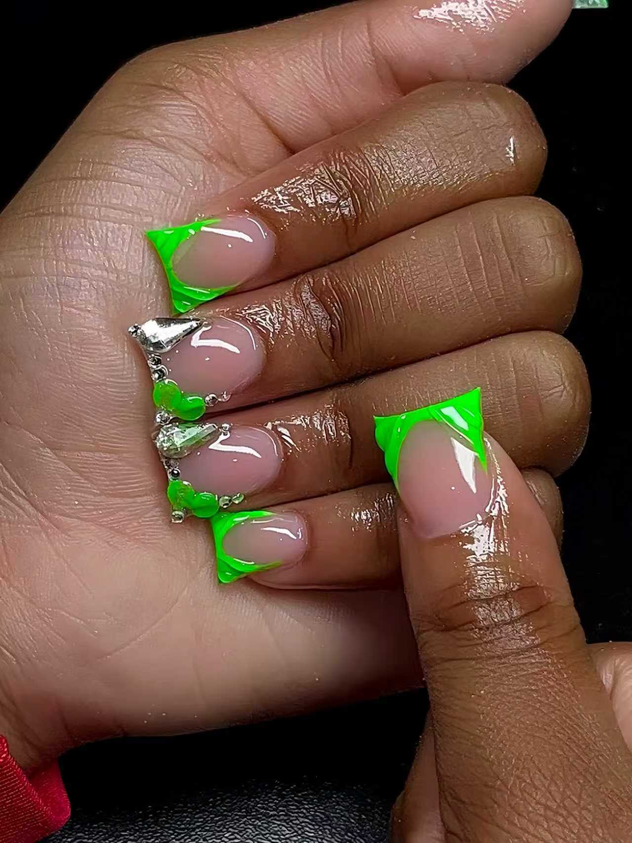 Künstlerische Nagelkunst Brehn
