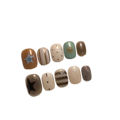 Künstlerisches Press-On Nagelset mit geometrischen und Stern-Designs