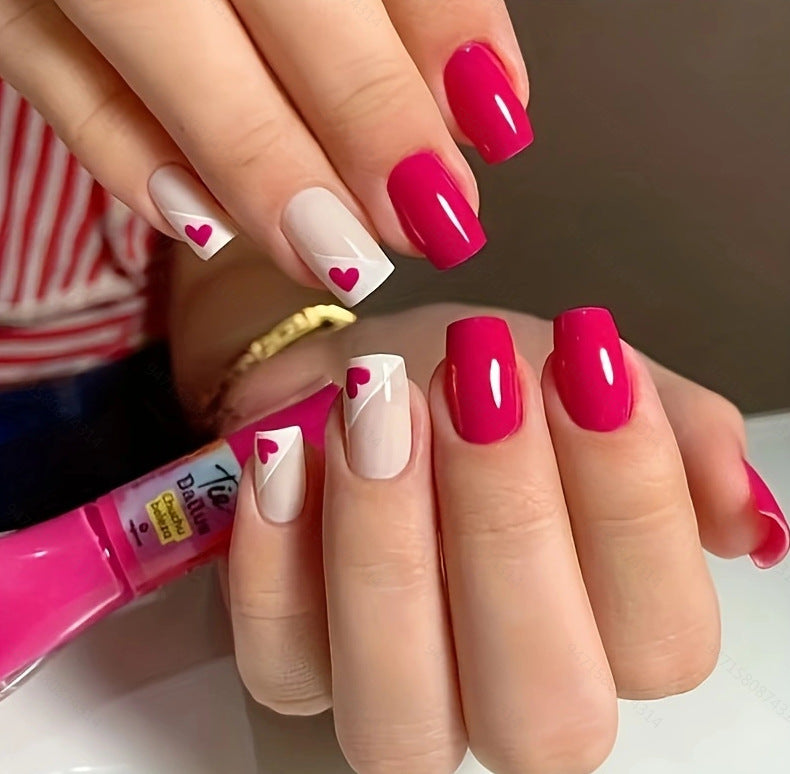 Herz-verzierte Nagelkunst-Design Brehn
