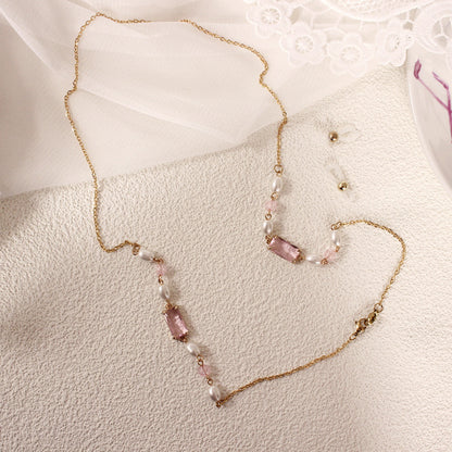 Elegante Schmuckkette mit Perlen und Pinken Akzenten Brehn