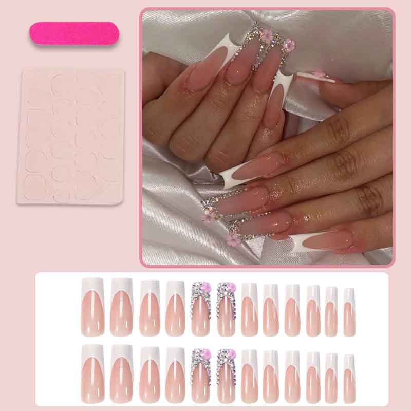 Kunstnagelset mit eleganten Glitzer- und Blütenakzenten Brehn