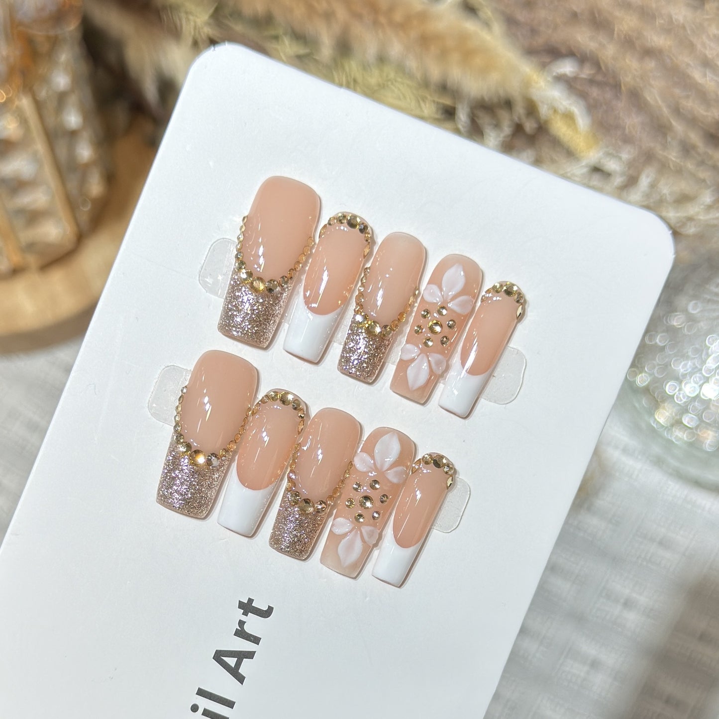 Luxuriöses Glänzendes Press-On Nagelkunstset mit Dekorativen Blumenelementen Brehn
