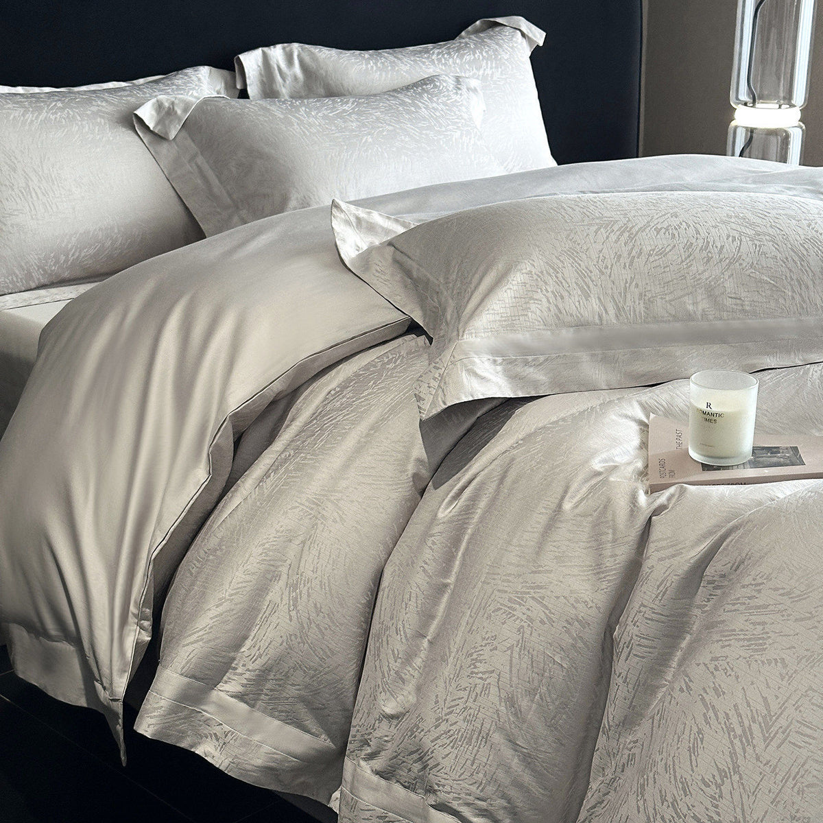 Umkehrbare strukturierte Sateen-Jacquard Bettbezugset mit Satin Saum und Kissenbezügen