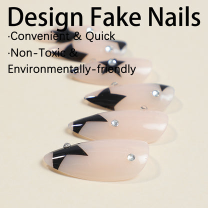 Kunstnagelset mit glamourösen Sternenmotiven und eleganten Spitzendesigns Brehn
