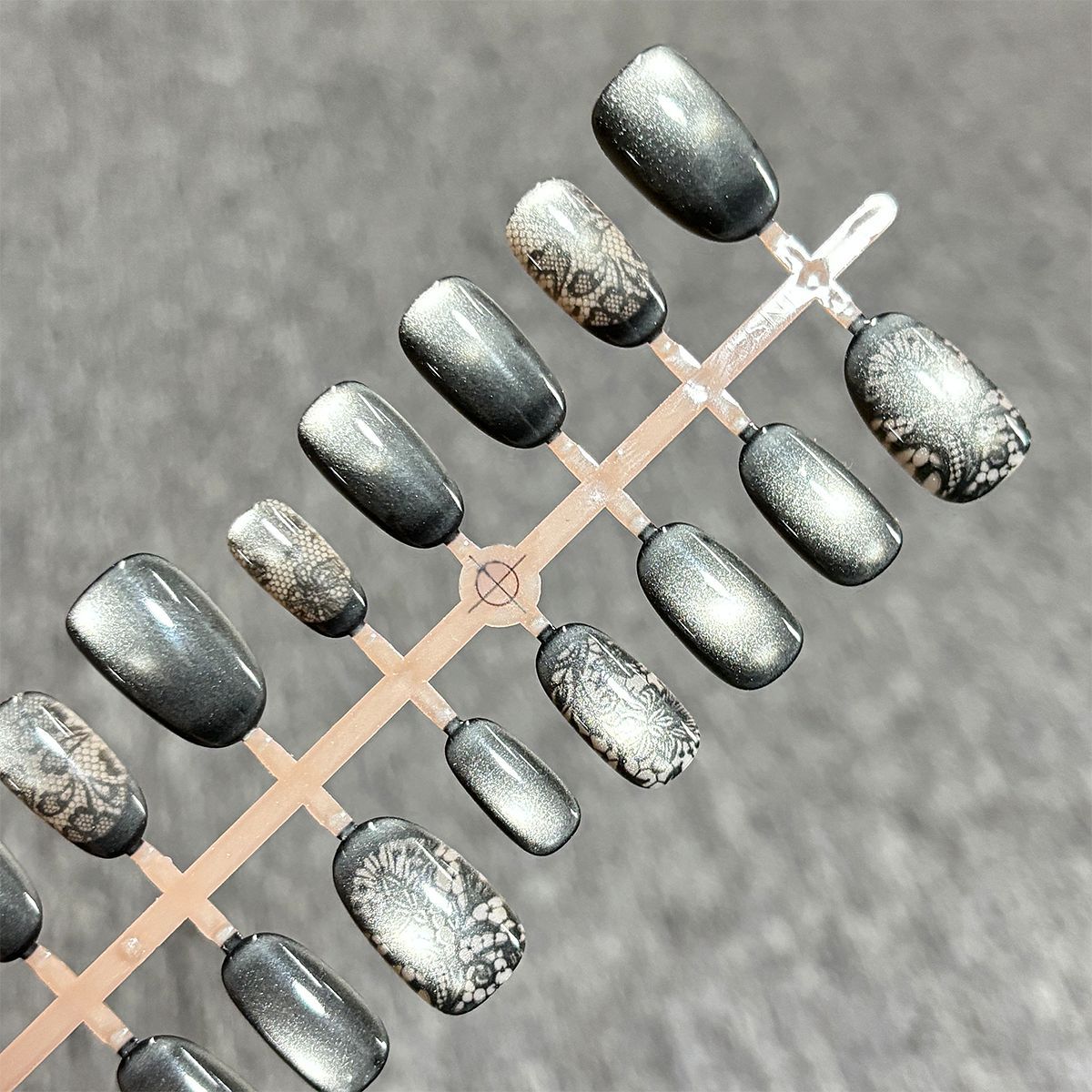 Dekorative Press-On Nail Art Tipps Brehn