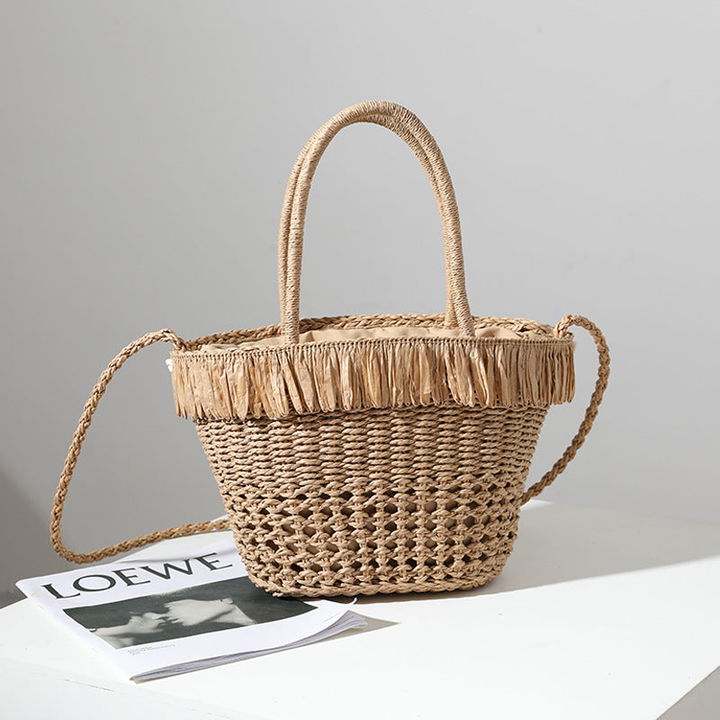 Geflochtene Basttasche mit Dekorativem Quastendetail Brehn