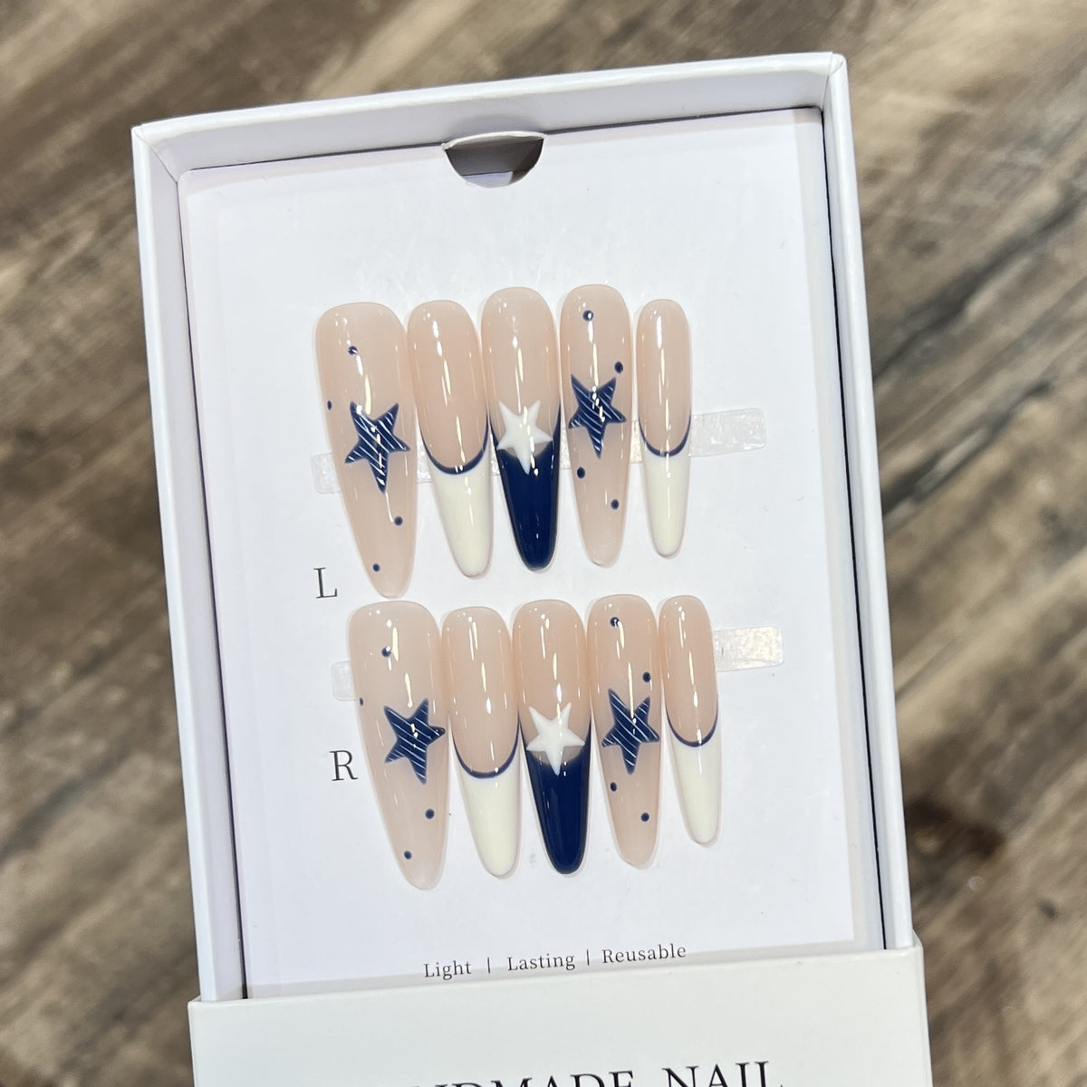 Künstlerisches Stiletto Druck-Nagelset mit himmlischem Design Brehn
