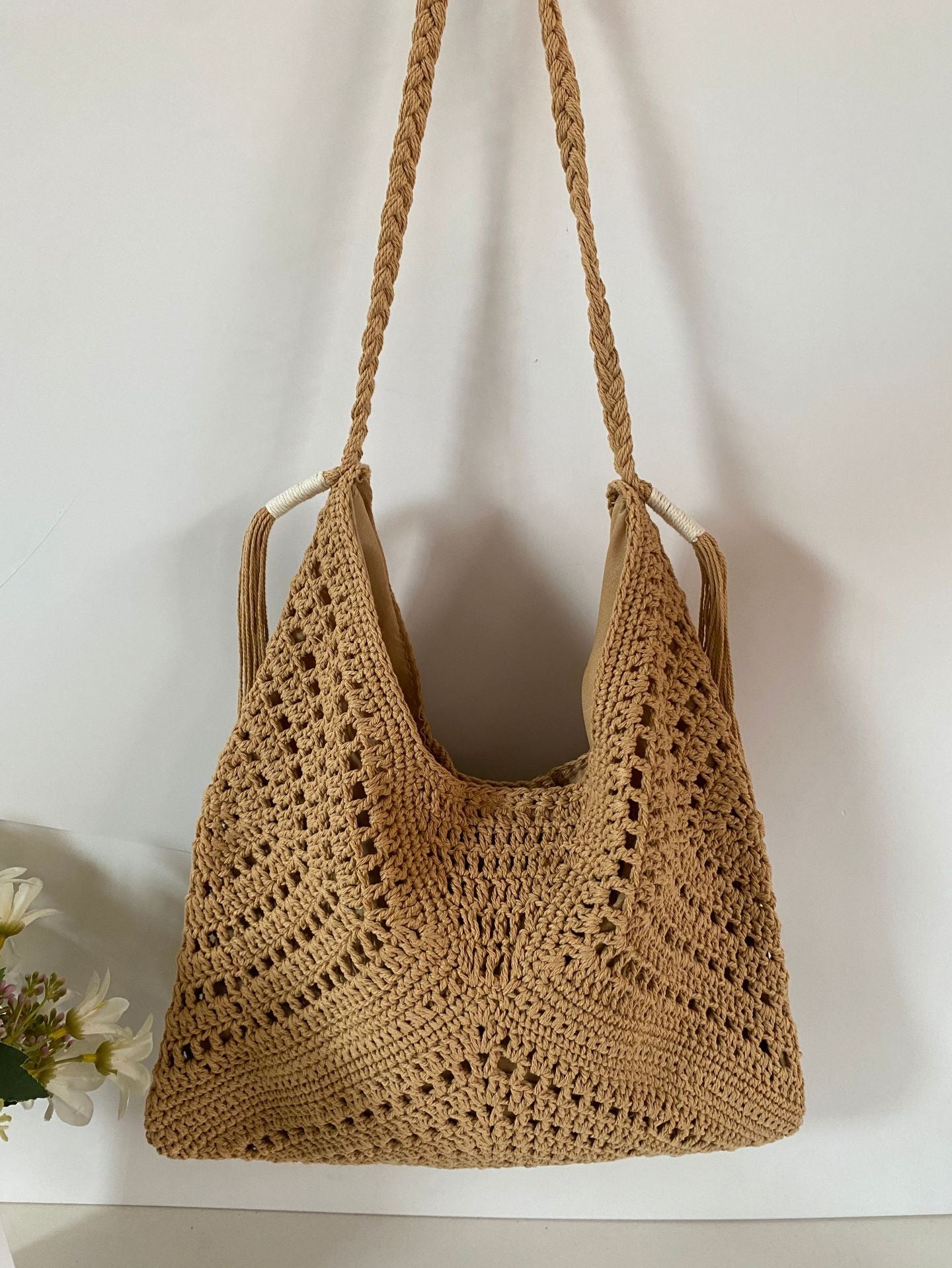 Handgeknüpfte Schultertasche mit Quasten und Großzügigem Innenraum Brehn