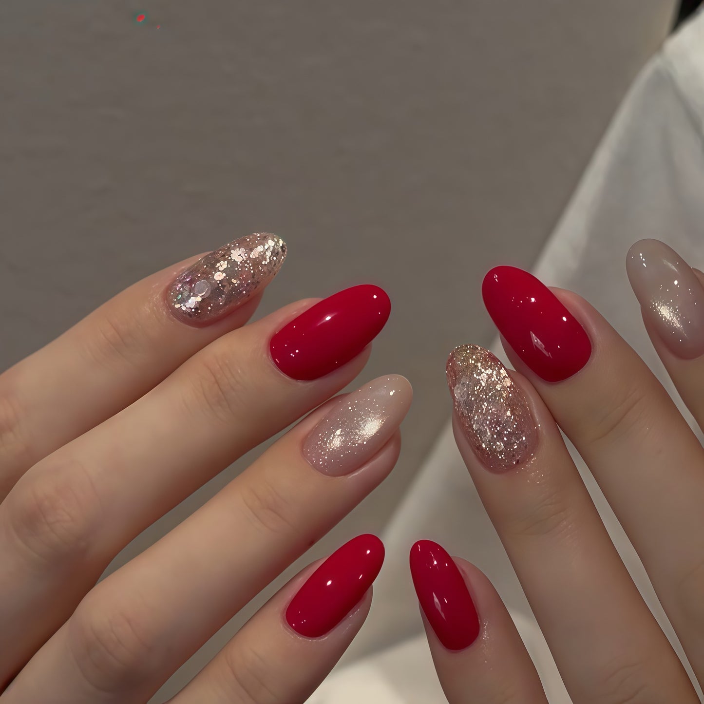 Glamouröse Kunstnägel mit Funkelnden Akzenten Brehn