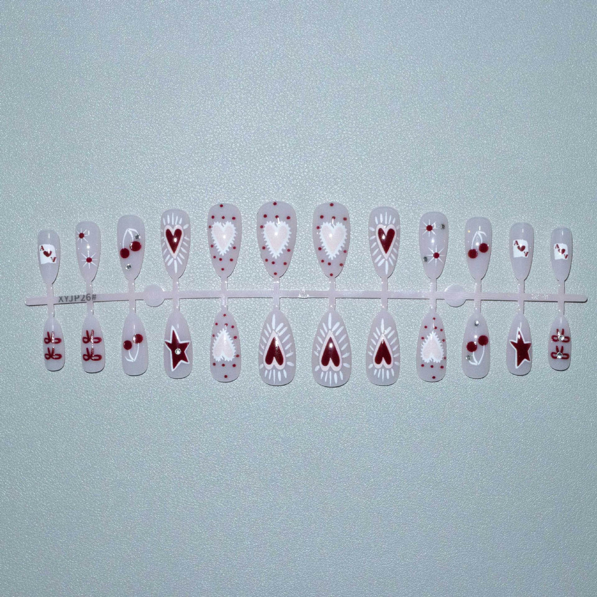 Künstlerisches Herz und Kirsche Nagelkunst